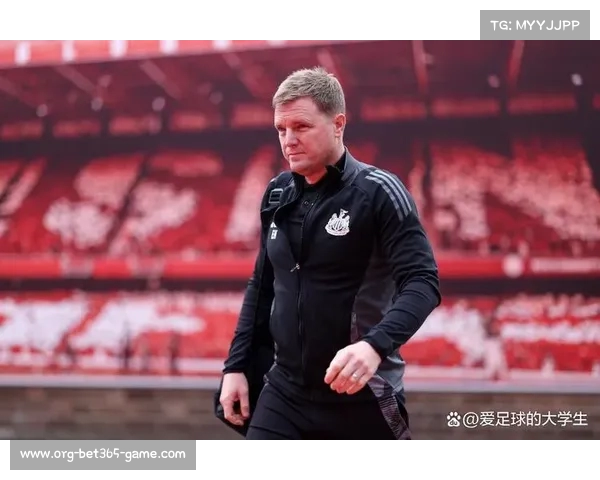 英格兰足球超级联赛：利兹联门将梅斯利耶扑出远射