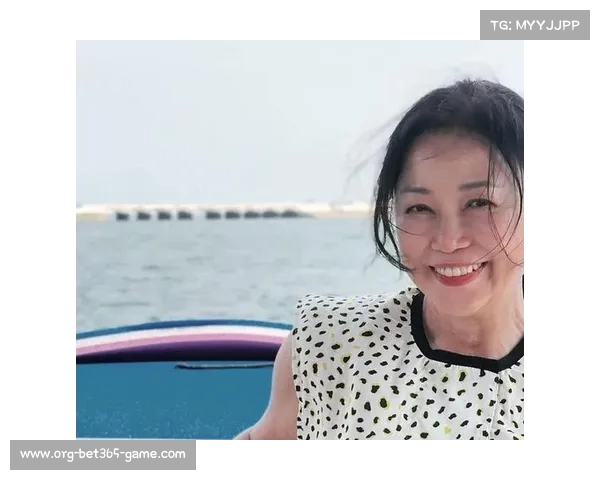 《叶芓萱：新加坡肌肉美熟女，身姿傲人魅力四射的完美典范》(新加坡演员叶丽仪)